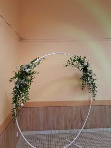 Arche en location en métal blanche