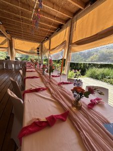 décoration_table_fleurs_jardins-renaudies_53_fuschia