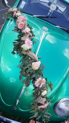 Guirlande de fleurs pour voiture